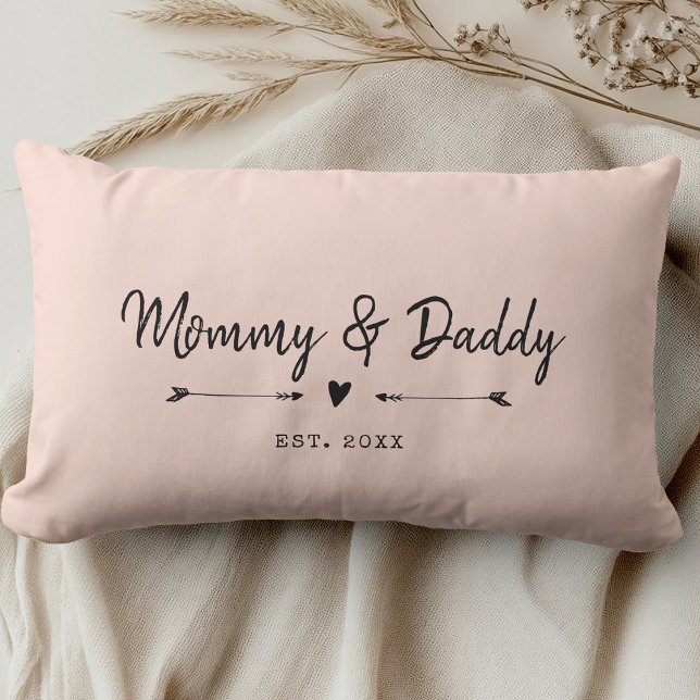 Custom Modern Mommy & Daddy New Parters Blush Pink Lendenkissen (Von Creator hochgeladen)