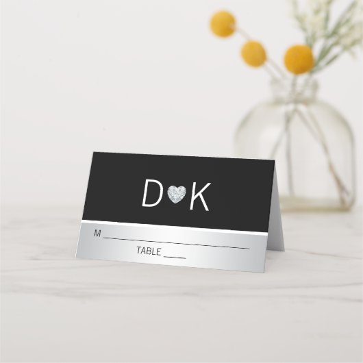Custom Modern Monogram Black Silver Heart Wedding Platzkarte (Vorderseite)
