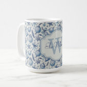 Custom Monogram Blue Toile Weihnachtsschmuck Kaffeetasse (Vorderseite Links)