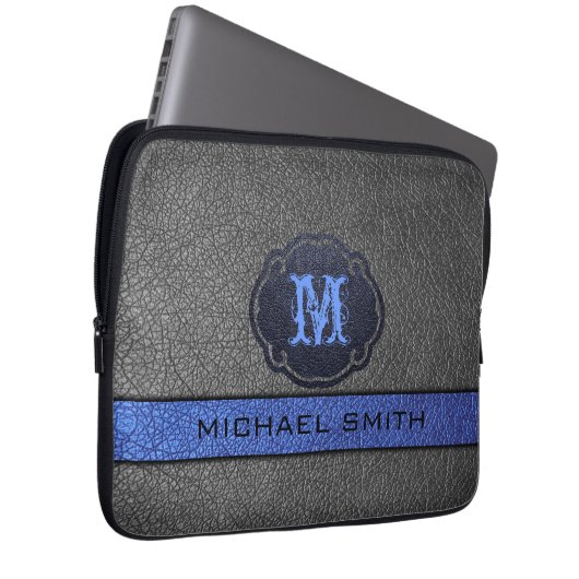 Custom Monogram Blue und Black Leather Laptopschutzhülle (Vorne Rechts)