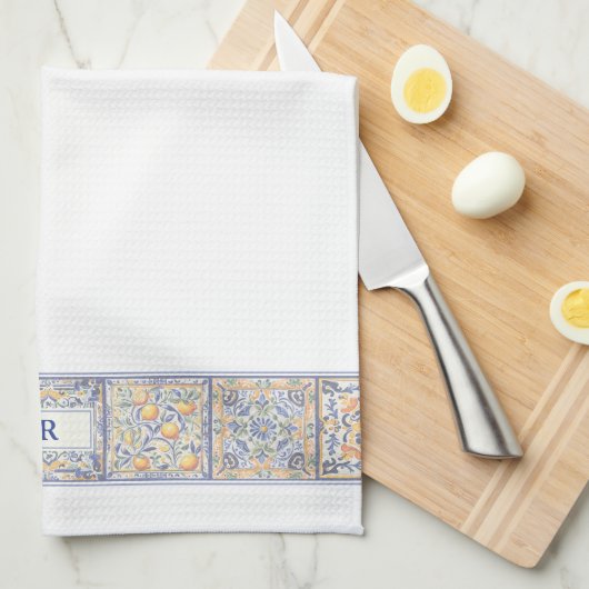 Custom Monogram Blue & Yellow Mediterranean Tile Geschirrtuch (Viertel Falte)