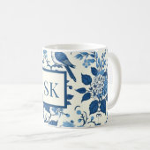 Custom Monogram Chinoiserie Blue und White Kaffeetasse (VorderseiteRechts)