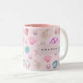 Custom Monogram Coastal Seashell Pearl Ocean Gesch Zweifarbige Tasse (VorderseiteRechts)