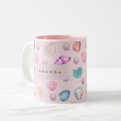 Custom Monogram Coastal Seashell Pearl Ocean Gesch Zweifarbige Tasse (Vorderseite Links)