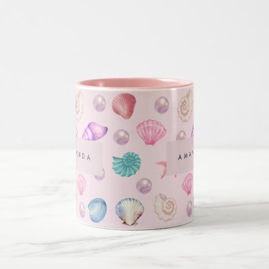 Custom Monogram Coastal Seashell Pearl Ocean Gesch Zweifarbige Tasse (Mittel)