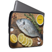 Custom Monogram Fish Dorado Laptopschutzhülle (Vorne Rechts)