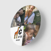 Custom monogram G is for Giraffe cute giraffes Runde Wanduhr (Winkel)