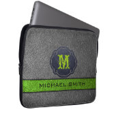 Custom Monogram Green und Black Leather Laptopschutzhülle (Vorne Rechts)