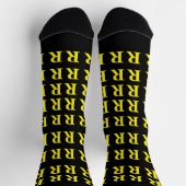 Custom Monogram Letter Black Yellow socks Socken (Oben)