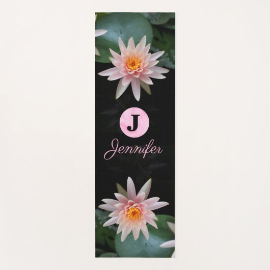 CUSTOM MONOGRAM NAMASTE ZEN SOFT PASTEL PINK LOTUS YOGAMATTE (Vorderseite)