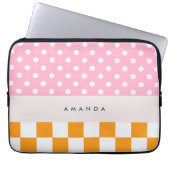 Custom Monogram Pink Orange Polka Dot Karo Laptopschutzhülle (Vorderseite)