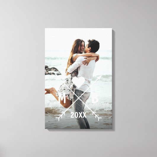Custom Monogram Stylische Liebe Couple Heart Arrow Leinwanddruck (Vorderseite)