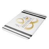 Custom Monogram Wedding Schwarz-weiß Gold Badematte (Schrägansicht)