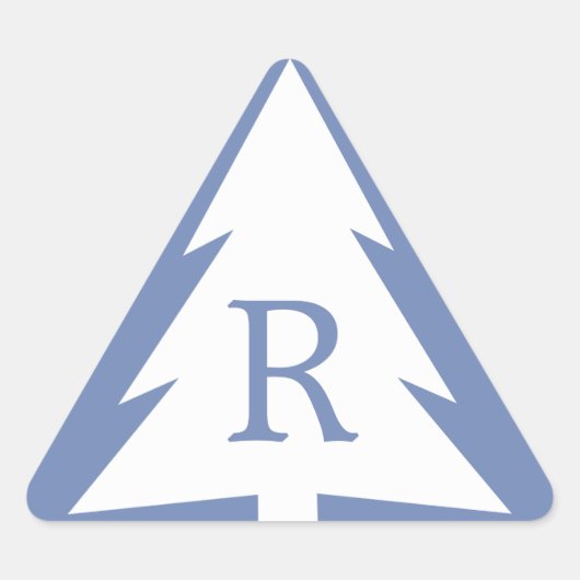 Custom Monogram White Tree on Blue Christmas Dreieckiger Aufkleber (Vorderseite)