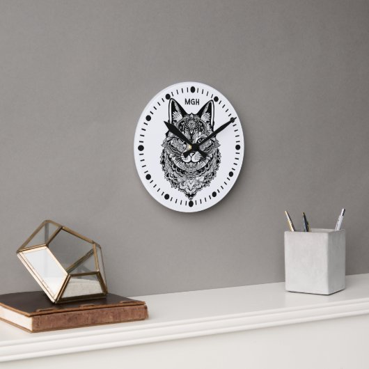 Custom Monogram Zierkatze Runde Wanduhr (Büro)