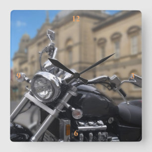 Custom Motorbike in Bath. Quadratische Wanduhr