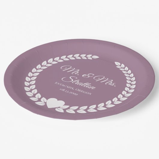 Custom Mr. & Mrs. Bride und Groom neu verheiratet Pappteller (Schrägansicht)