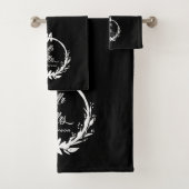 Custom Mr & Mrs Elegant Black & White Newlyweds Badhandtuch Set (Insitu)