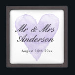 Custom Mr. Mrs. lila WaterColorHerz Hochzeitsring Kiste<br><div class="desc">Custom Mr. und Mrs. lila Wasserfarben Herz Hochzeit Keepake Geschenkboxen mit Magnetdeckel. Fügen Sie personalisierten Namen von Braut und Bräutigam / neu Weds. Vintage Liebe Symbol Hintergrund Design mit stilvollem Skript Typografie. Ideal für Ringträger, Schmuck, Gastgeschenk und andere Sachen. Auch schön für elegante Verlobung, Jubiläum, Brautparty etc. Romantische Holzkisten für...</div>