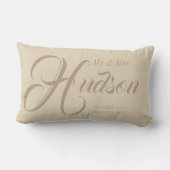Custom Mr & Mrs Neutral Wedding Pillow Lendenkissen (Rückseite)