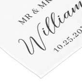 Custom Mr & Mrs Wedding Table Runner  Großer Tischläufer (Ecke)