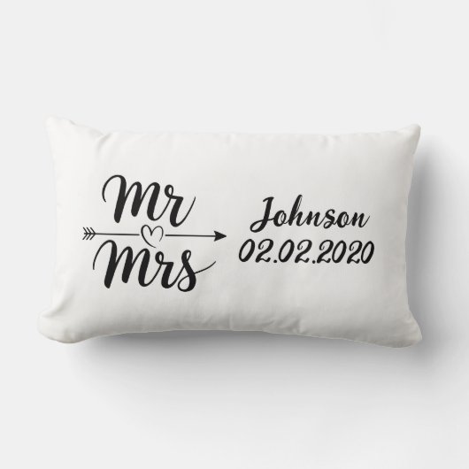 Custom Mr. und Mrs. Black and White Wedding Pillow Lendenkissen (Vorderseite)