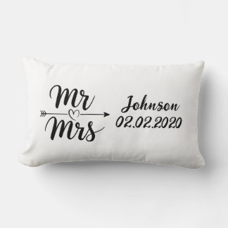 Custom Mr. und Mrs. Black and White Wedding Pillow Lendenkissen