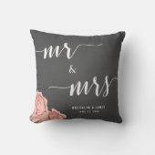 Custom Mr. und Mrs. Chalkboard Wedding Pillows Kissen (Vorderseite)