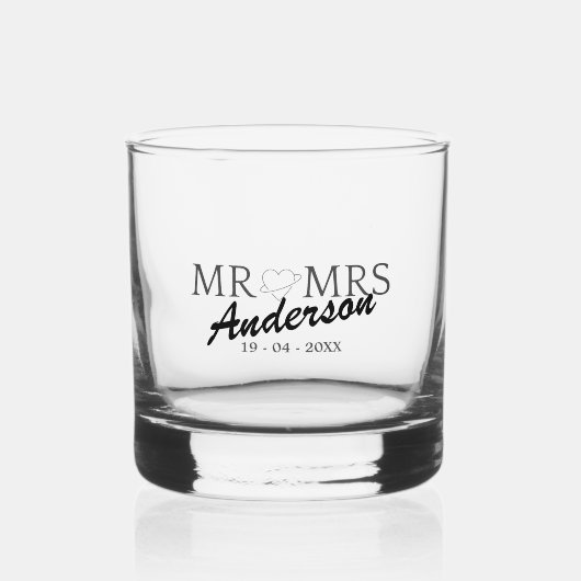 Custom Mr. und Mrs. Wedding Familiengeschenk Whiskyglas (Vorderseite)