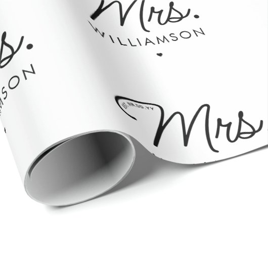 Custom Mrs. Est. Modernes, elegantes Script neu Geschenkpapier (Rolleneckpunkt)