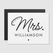 Custom Mrs. Est. Modernes, elegantes Script neu Magneteinladung (Vorne/Hinten)