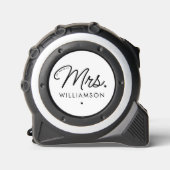 Custom Mrs. Est. Modernes, elegantes Script neu Maßband (Vorderseite)