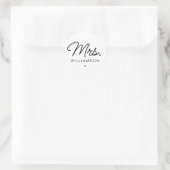 Custom Mrs. Est. Modernes, elegantes Script neu Runder Aufkleber (Tasche)