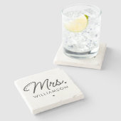 Custom Mrs. Est. Modernes, elegantes Script neu Steinuntersetzer (Seitenansicht)