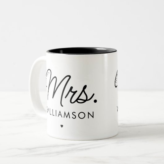 Custom Mrs. Est. Modernes, elegantes Script neu Zweifarbige Tasse (Vorderseite Links)