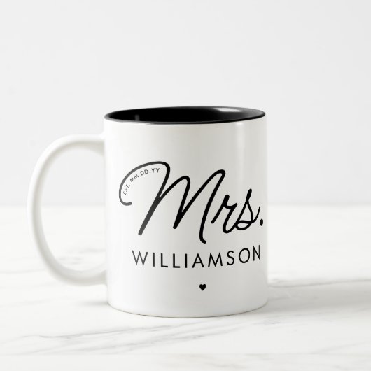 Custom Mrs. Est. Modernes, elegantes Script neu Zweifarbige Tasse (Links)