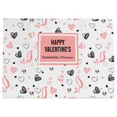 Custom Name Pink Black Hearts Simple Valentine  Große Geschenktüte (Rückseite)