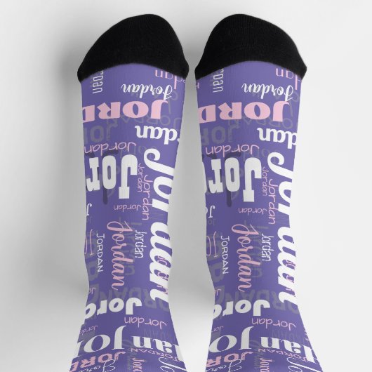 Custom Name Purple Pink Repeating Graffiti Pattern Socken (Oben)