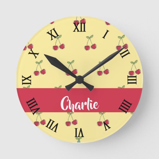 Custom name red cherries pattern runde wanduhr (Vorderseite)