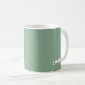 Custom Name Sage Green Mug | Personalized Minimal Kaffeetasse (VorderseiteRechts)