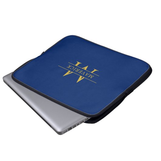 Custom Name With Monogram Stylish Navy Laptopschutzhülle (Vorne Knopf)