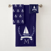 Custom Nautical Sailboat Bad Ocean Navy Blue Badhandtuch Set (Insitu)