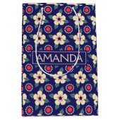 Custom Navy Blue mit Creme Blume Geschenktasche Mittlere Geschenktüte (Vorderseite)