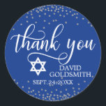 Custom Navy Blue Silver BAT/BAR MITZVAH Vielen Dan Runder Aufkleber<br><div class="desc">Lieblich kalligraphische Skript personalisiert danke Ihnen BAT oder BAR MITZVAH Aufkleber,  um Ihre Umschläge und/oder Geschenke Favoriten hinzuzufügen. Navy blauer Hintergrund (kann in jede Farbe geändert werden) mit Stern von DAVID. Imitate silbergrauen Glitzer Konfetti. Ideal für jedes Party. Bearbeiten von Vorlagenlabels</div>