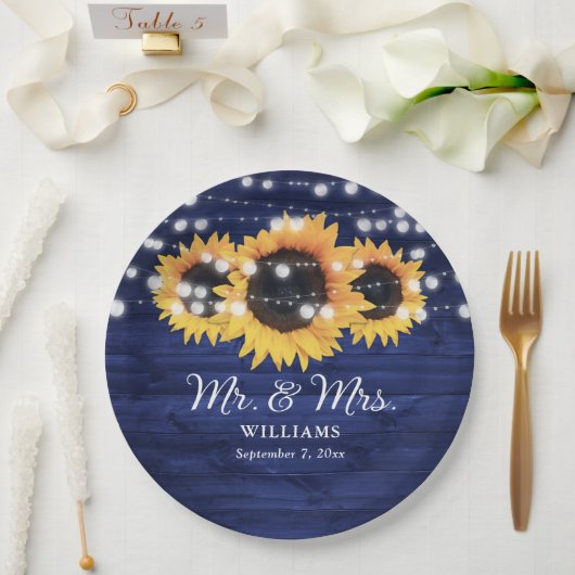 Custom Navy Blue Sunflower Rustic Wood Wedding Pappteller (Hochzeit)