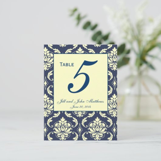Custom Navy Damask Wedding Tischnummer 2 (Stehend Vorderseite)