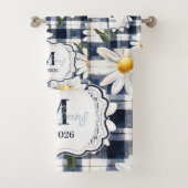Custom Navy Gingham Daisy Monogram Badhandtuch Set (Insitu)