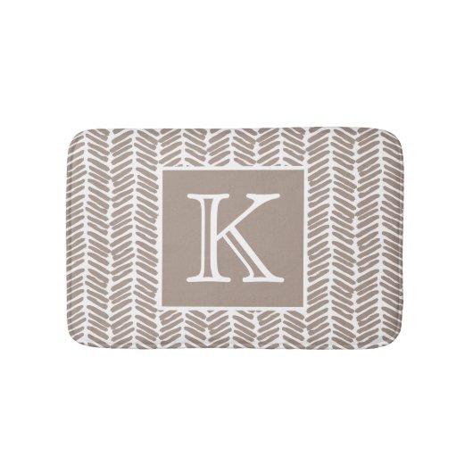 Custom Neutral Earthy Taupe Zigzag Art Stripes Badematte (Vorderseite)