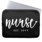 Custom Nurse Est Typografy Nurse RN Abschluss Laptopschutzhülle (Vorderseite)