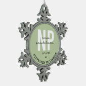 Custom Nurse Practitioner NP Abschluss Geschenk Schneeflocken Zinn-Ornament (Links)
